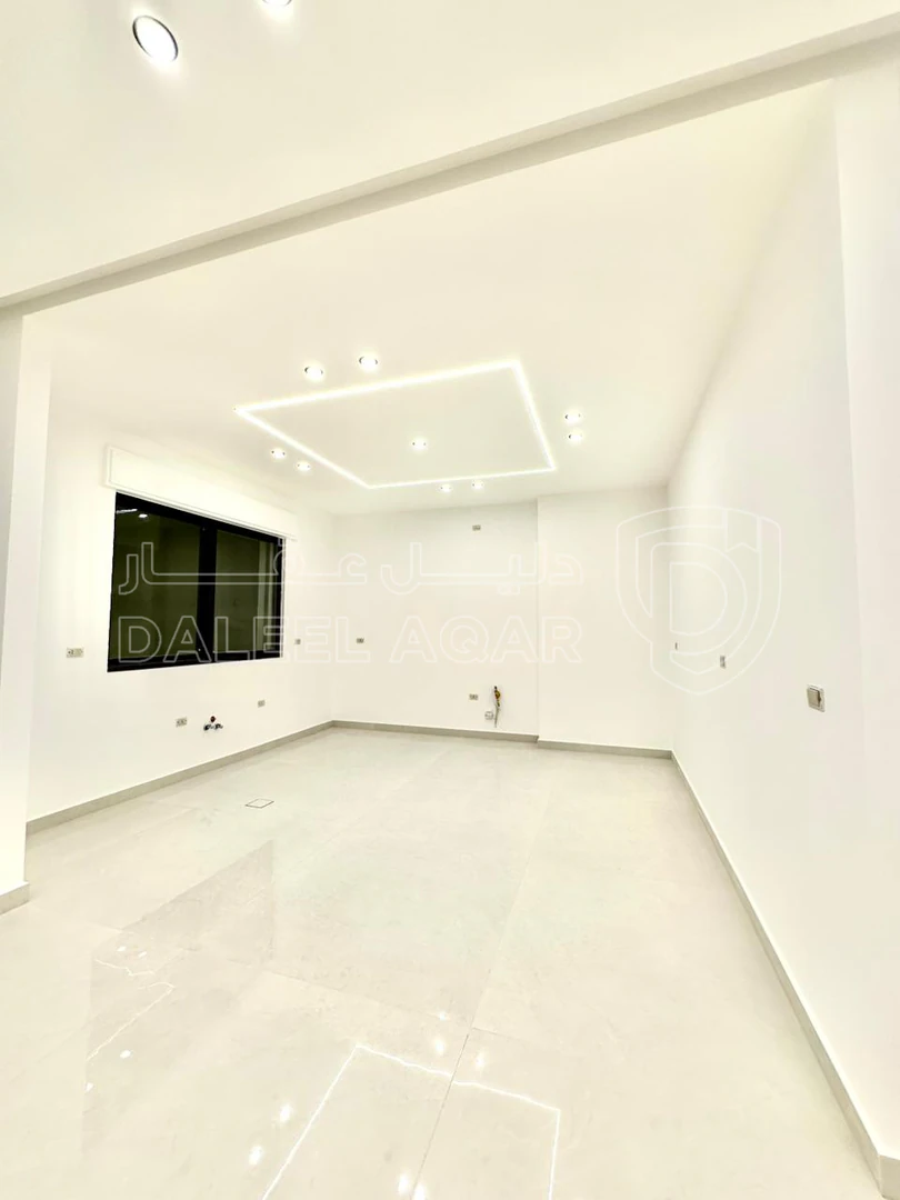 شقة في حي الصحابة - خلف مدرسة المهارات - 175,000 دأ - صورة 1